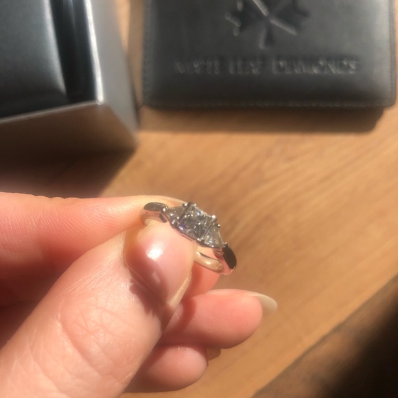 Maple leaf diamond ring 0.75 TCW - Picture 5 of 10